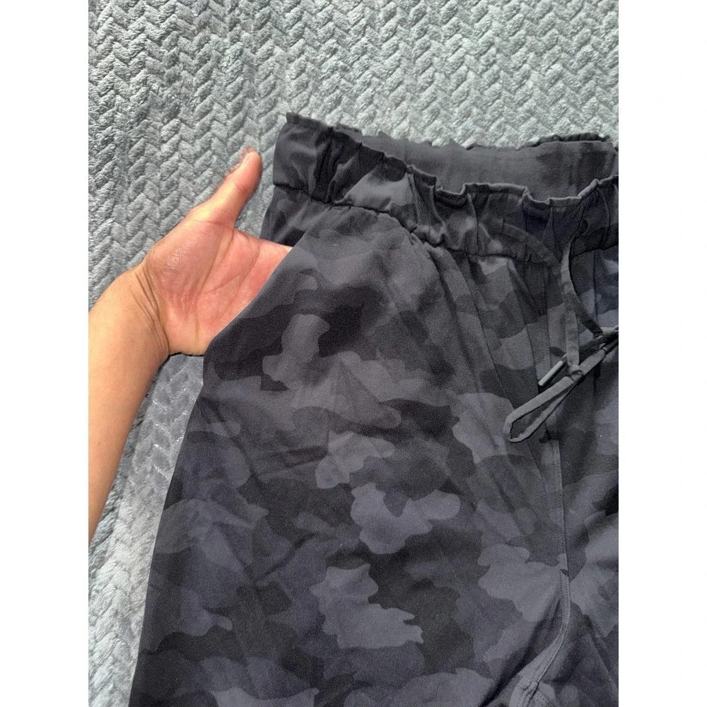 Lululemon‎ Women's Stretch HR Jogger Color Black Camouflage Size 10